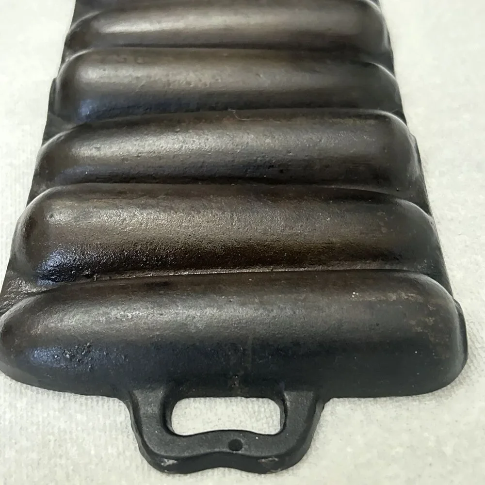 Vintage Cast Iron 7-Stick Cornbread Pan Century Series 7S0 No Cracks 1950s
